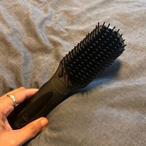 amika Polished Perfection Straightening Brush - Black and Pink